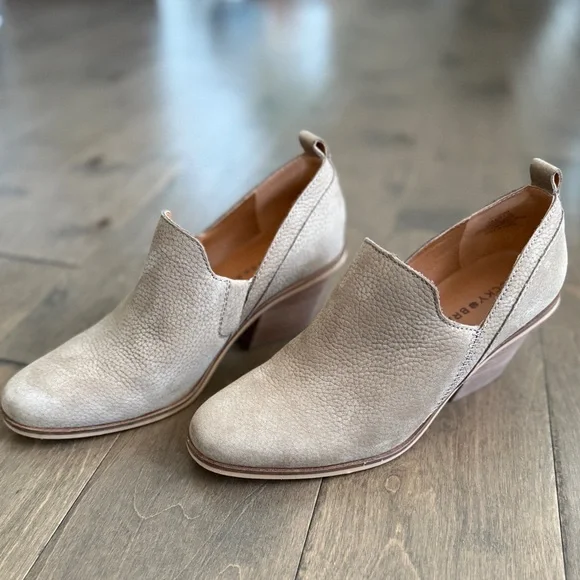 LUCKY BRAND Women's Ankle Boots Size 7 Beige Suede - Picture 1 of 9